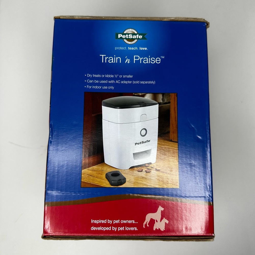 Train n’ Praise™ Treat Dispenser Petsafe dog treat dispenser
